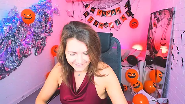 Snapshot of NicoleHitman chatting on October 2025 05:26:02 AM NicoleHitman online show from October 2025 05:26:02 AM