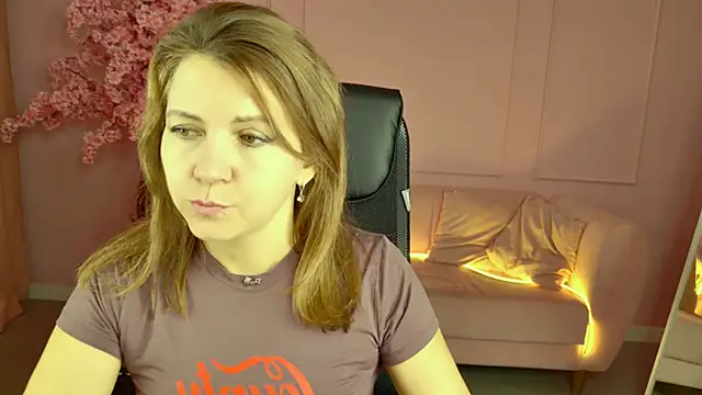 Snapshot of NicoleHitman chatting on November 2025 05:18:02 AM NicoleHitman online show from November 2025 05:18:02 AM