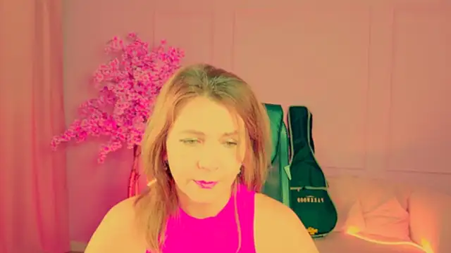 Snapshot of NicoleHitman chatting on November 2025 09:18:02 AM NicoleHitman online show from November 2025 09:18:02 AM