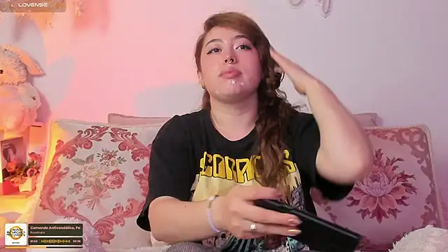 Snapshot of julieta_cooper20 chatting on September 2025 03:33:02 AM julieta cooper20 online show from September 2025 03:33:02 AM