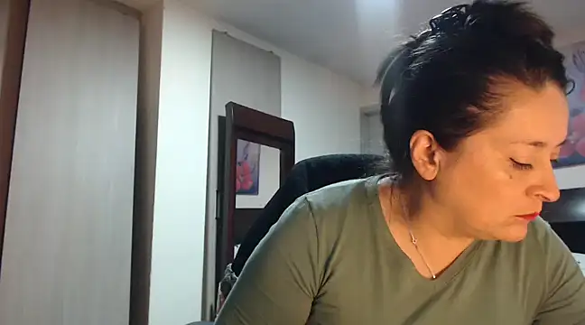 mia florens online show from March 2025 02:18:02 AM
