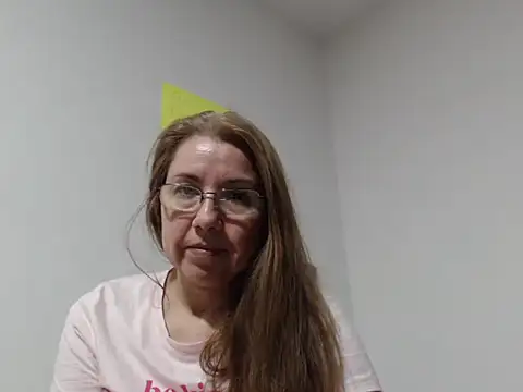 GiaLuvv11 online show from May 2026 03:35:02 AM