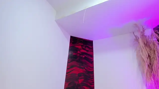 Miaa Scott  online show from November 2025 12:38:01 PM