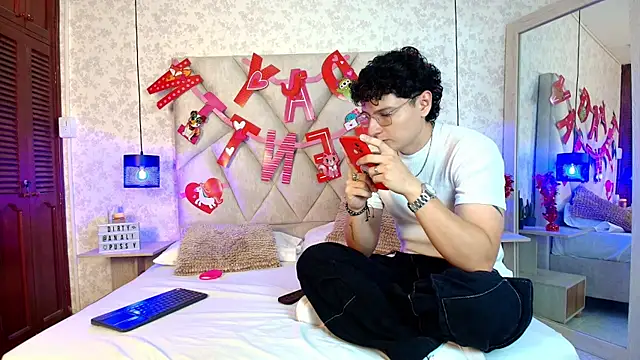 Snapshot of Lucymatty chatting on September 2025 11:32:01 AM Lucymatty online show from September 2025 11:32:01 AM