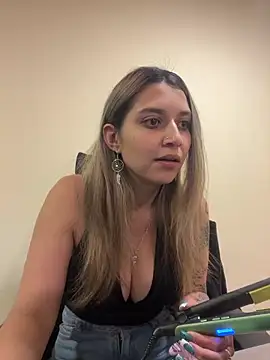 Isabella Varella online show from March 2026 12:30:01 PM