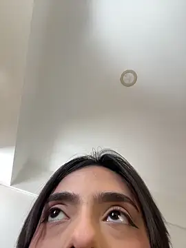 ZaraLuuv online show from February 2026 06:26:02 PM