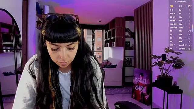 Saraa Desiree online show from February 2026 07:32:02 PM