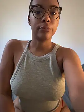 Snapshot of Melia_Rayne chatting on October 2025 07:11:01 AM Melia Rayne online show from October 2025 07:11:01 AM