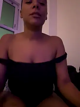 Snapshot of Melia_Rayne chatting on October 2025 07:16:02 PM Melia Rayne online show from October 2025 07:16:02 PM