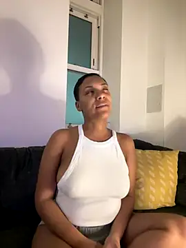 Snapshot of Melia_Rayne chatting on November 2025 10:41:02 PM Melia Rayne online show from November 2025 10:41:02 PM