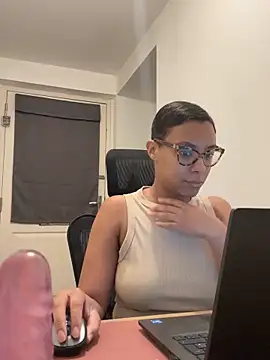 Snapshot of Melia_Rayne chatting on December 2025 11:41:02 AM Melia Rayne online show from December 2025 11:41:02 AM