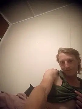 Snapshot of BlateRepulse chatting on October 2025 06:35:02 PM BlateRepulse online show from October 2025 06:35:02 PM