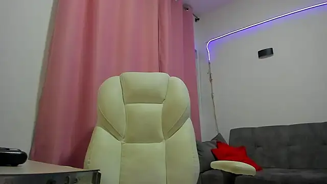 gaaby foxx online show from October 2025 01:34:02 PM