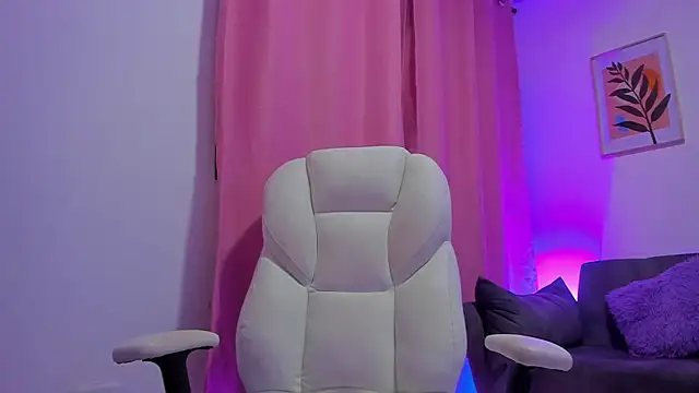 gaaby foxx online show from December 2025 01:42:01 PM