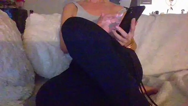 Valentinette online show from December 2025 09:00:02 PM