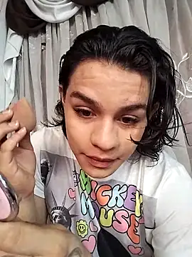 Snapshot of Moonroxe_ chatting on March 2025 05:13:02 PM Moonroxe online show from March 2025 05:13:02 PM