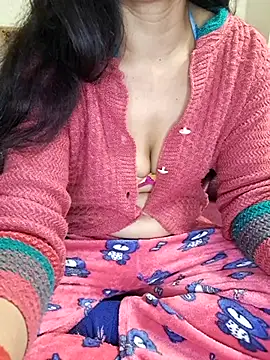 Cute-Zarina online show from December 2025 06:45:01 PM