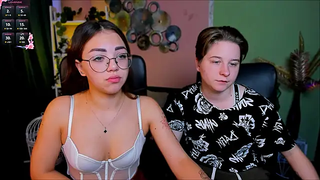 Snapshot of kiki_swan chatting on October 2025 05:49:02 AM kiki swan online show from October 2025 05:49:02 AM