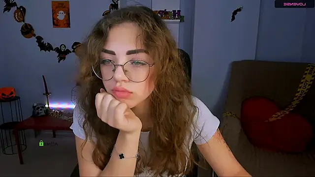 Snapshot of kiki_swan chatting on October 2025 06:50:02 AM kiki swan online show from October 2025 06:50:02 AM