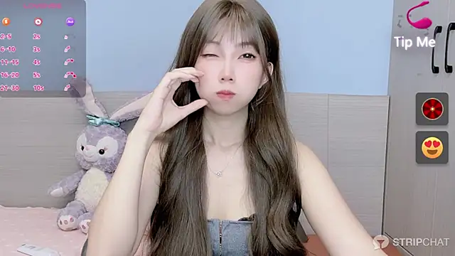 Snapshot of Evelyn-168 chatting on October 2025 02:04:02 PM Evelyn-168 online show from October 2025 02:04:02 PM