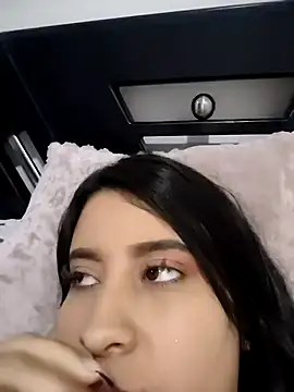 Snapshot of mialorents chatting on October 2025 06:30:01 PM mialorents online show from October 2025 06:30:01 PM