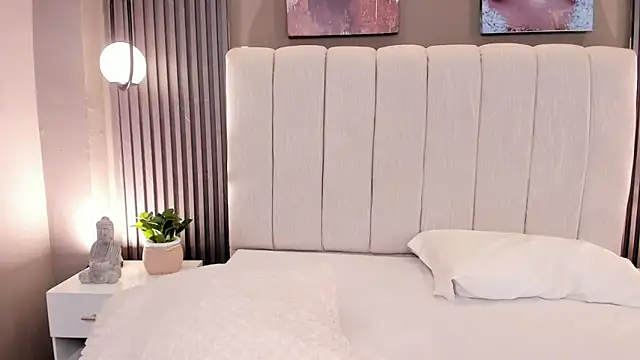 Snapshot of GiannaColling1 chatting on December 2025 08:36:02 PM GiannaColling1 online show from December 2025 08:36:02 PM