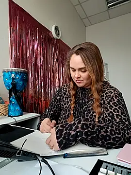 Juicy PeachLux online show from November 2025 06:48:01 AM