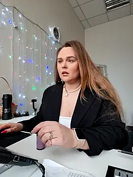 Juicy PeachLux online show from April 2026 07:45:01 AM