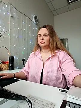 Juicy PeachLux online show from May 2026 07:24:01 AM