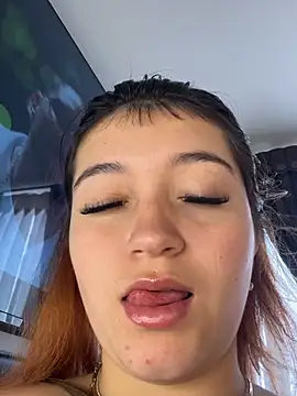 Karina Leon online show from July 2026 05:37:02 PM