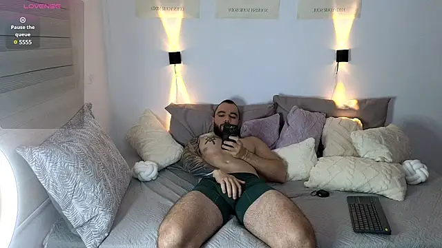 Snapshot of Isaac_Carter chatting on March 2025 10:18:02 AM Isaac Carter online show from March 2025 10:18:02 AM