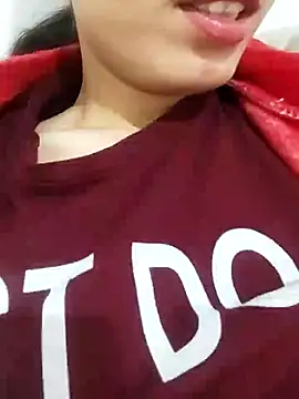 Snapshot of saraaxx1 chatting on November 2025 10:26:02 AM saraaxx1 online show from November 2025 10:26:02 AM