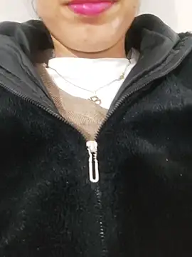 saraaxx1 online show from February 2026 03:53:01 PM