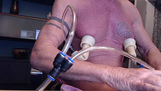 Snapshot of munichrubber chatting on December 2025 06:02:01 PM munichrubber online show from December 2025 06:02:01 PM