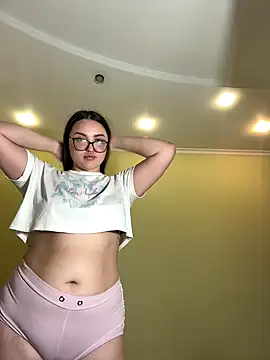 MiraLuccian online show from October 2025 08:08:02 PM