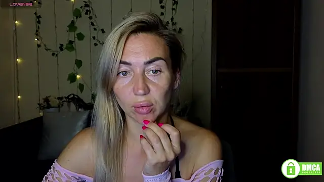 Kiss julli88I online show from September 2025 05:23:01 PM