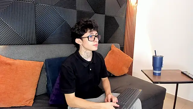 troy rouge online show from March 2025 07:17:01 PM