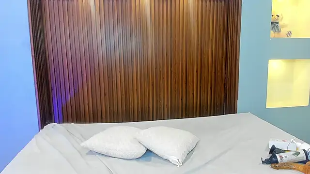 ZaraBlaze5 online show from September 2025 12:20:01 PM