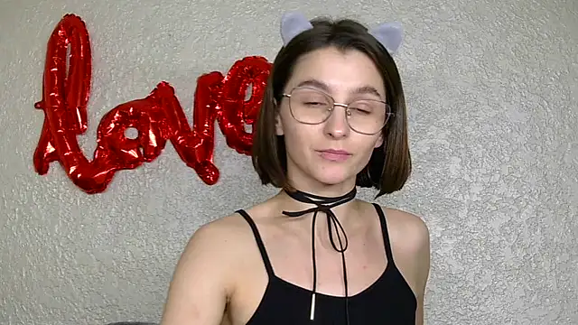 luna Gharming online show from March 2025 04:54:02 PM