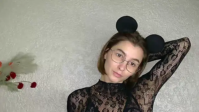 luna Gharming online show from September 2025 06:38:01 AM