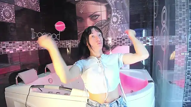 Small Hot19 online show from October 2025 11:19:01 AM