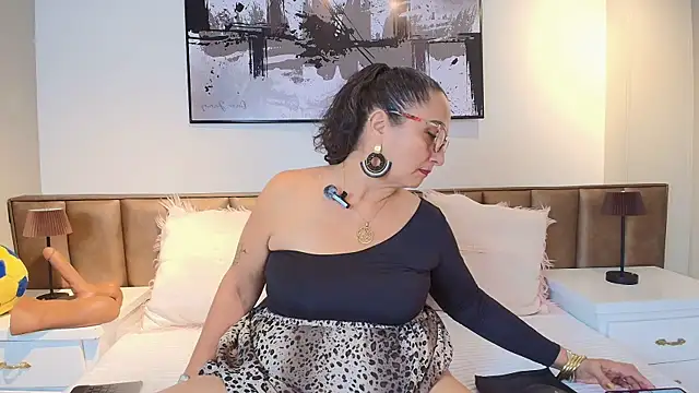 AlessandraLeroy online show from June 2026 12:03:02 PM