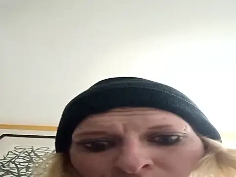 Snapshot of KITTYBOOBOOFUXX chatting on October 2025 11:38:01 PM KITTYBOOBOOFUXX online show from October 2025 11:38:01 PM