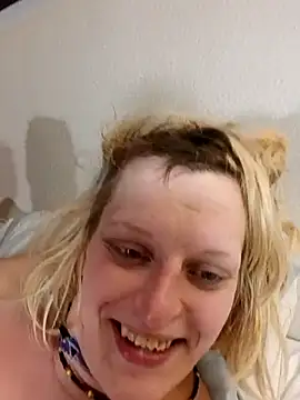 Snapshot of KITTYBOOBOOFUXX chatting on October 2025 11:44:02 AM KITTYBOOBOOFUXX online show from October 2025 11:44:02 AM