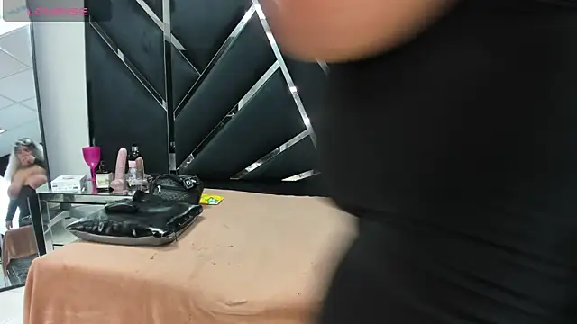 Snapshot of Oriana69_ chatting on September 2025 03:00:02 PM Oriana69 online show from September 2025 03:00:02 PM