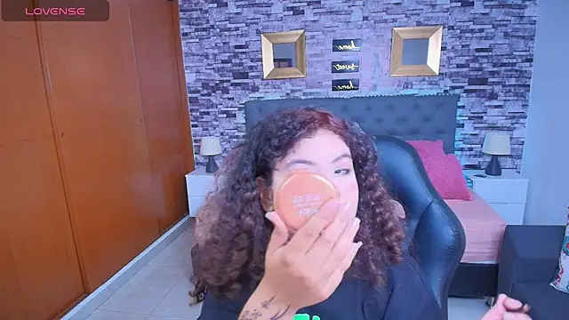 Snapshot of _Lilly_miller chatting on November 2025 06:09:02 PM Lilly miller online show from November 2025 06:09:02 PM