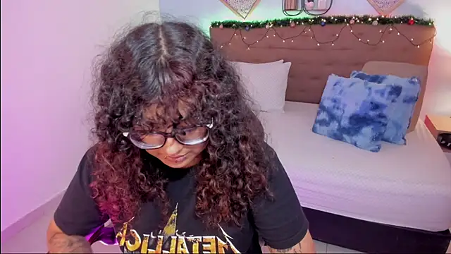 Snapshot of _Lilly_miller chatting on December 2025 07:45:02 PM Lilly miller online show from December 2025 07:45:02 PM