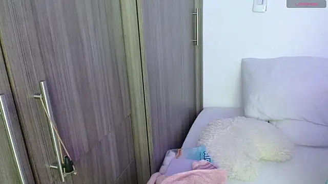 Oliviargf online show from October 2025 12:56:02 AM