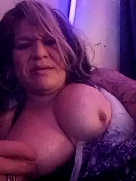 Snapshot of deedeelove82 chatting on December 2025 12:45:01 PM deedeelove82 online show from December 2025 12:45:01 PM