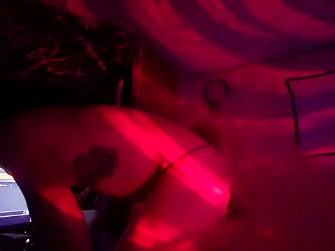 Snapshot of CREAMPlES chatting on December 2025 05:36:02 AM CREAMPlES online show from December 2025 05:36:02 AM